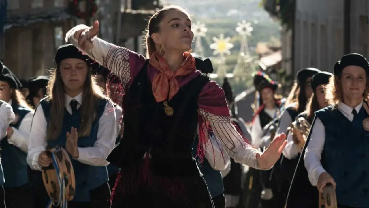 Unha escena de 'Rondallas', dirixida por Daniel S&aacute;nchez Ar&eacute;valo. (Foto: Bamb&uacute; Producciones)