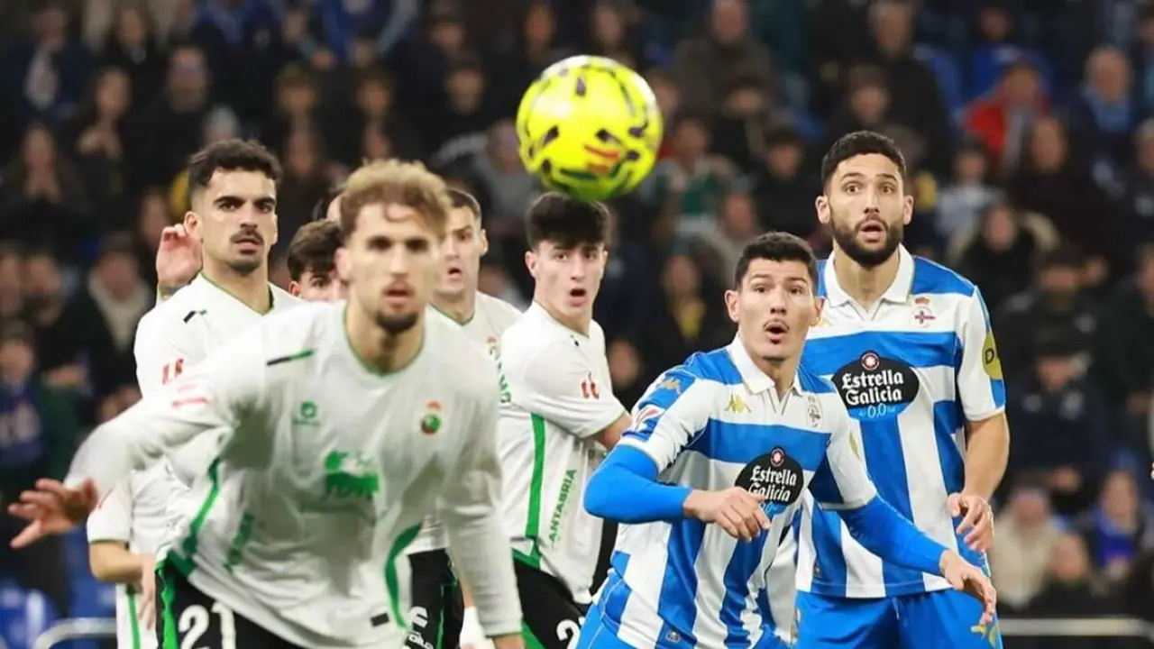 Miguel Loureiro e Zakaria Eddahchouri, no partido deste domingo. (Foto: R.C. Deportivo)