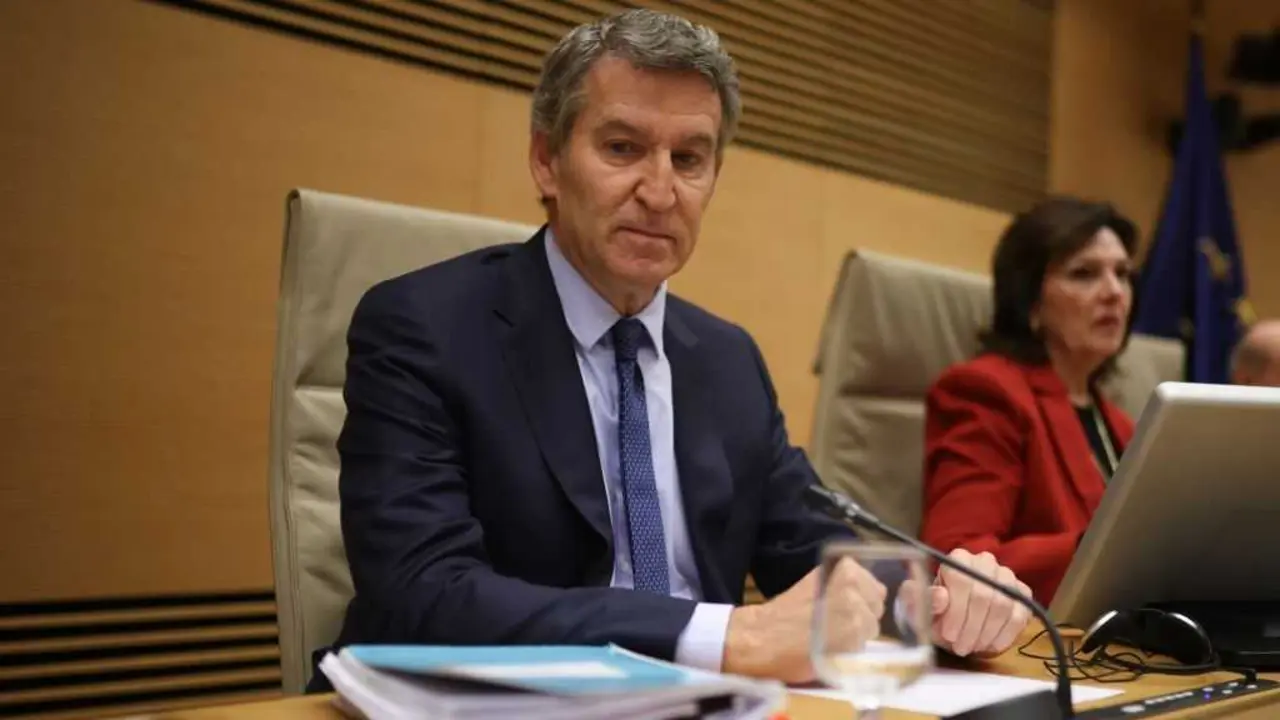 O presidente do Partido Popular espa&ntilde;ol, Alberto N&uacute;&ntilde;ez Feixoo, esta segunda feira, no Congreso. (Foto: Alejandro Mart&iacute;nez V&eacute;lez / Europa Press)