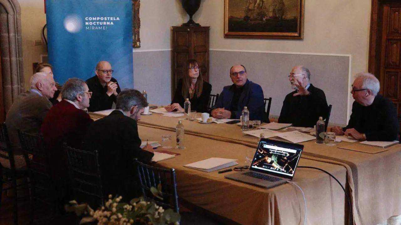 O xurado deliberando. (Foto: Concello de Santiago)