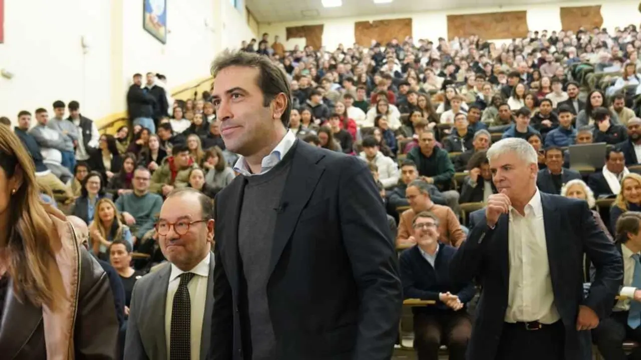 O ministro de Econom&iacute;a, Carlos Cuerpo, esta cuarta feira, en Compostela. (Foto: &Aacute;lvaro Ballesteros / Europa Press)