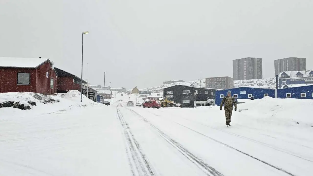 Fotograf&iacute;a dun militar en Groenlandia este 5 de febreiro. (Foto: Oriol Babler)