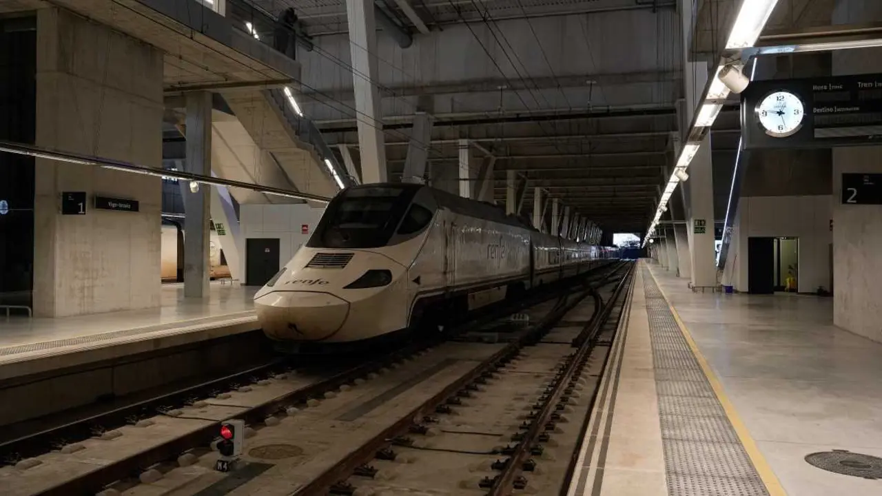 And&eacute;n baleiro na estaci&oacute;n de Vigo Guixar (Foto: Adri&aacute;n Irago / Europa Press)
