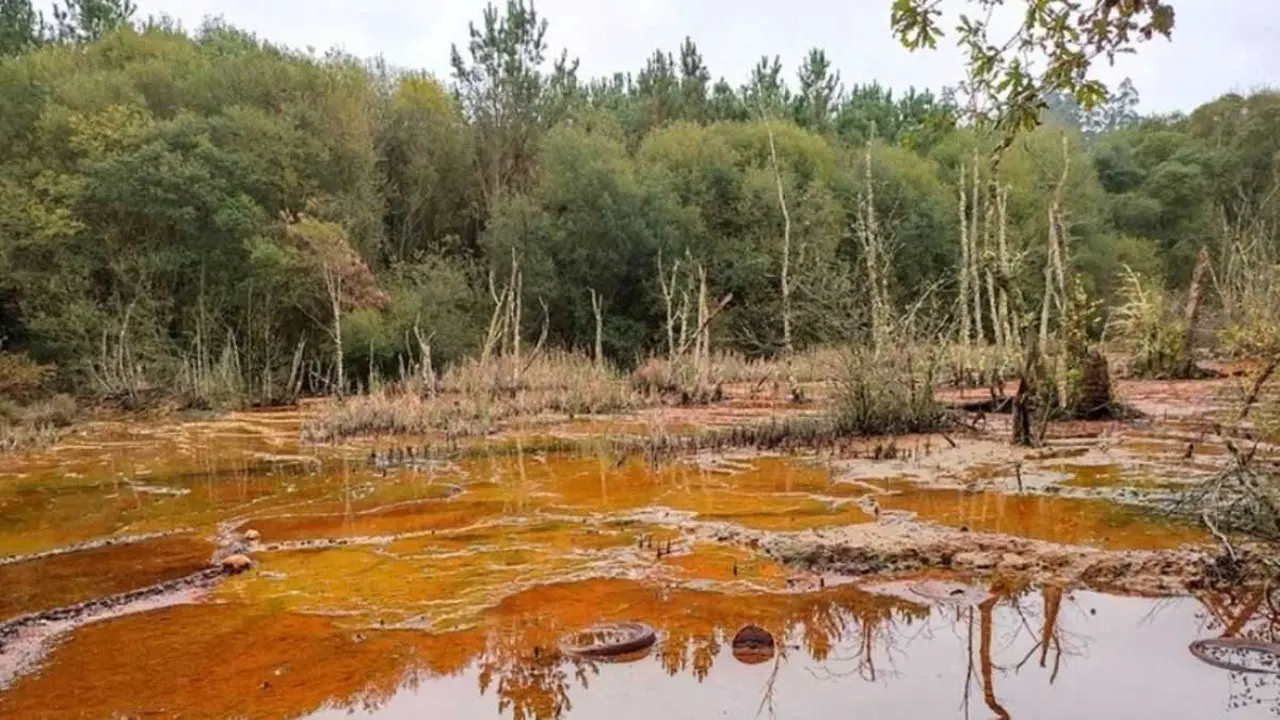 Vertedura da mina de Touro. (Foto: Ecoloxistas en Acci&oacute;n)