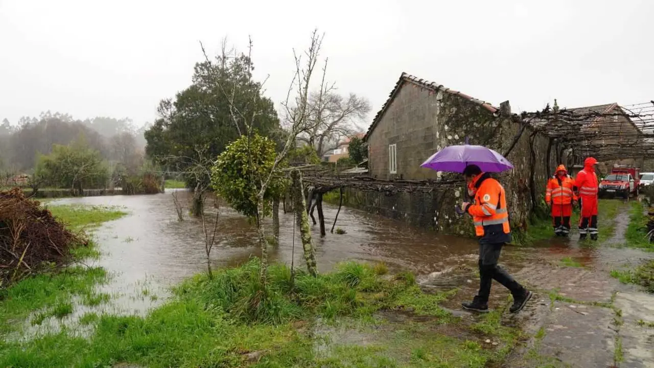 Desbordamento do r&iacute;o Gallo en Cuntis, o pasado 26 de xaneiro. (Foto: &Aacute;lvaro Ballesteros / Europa Press)