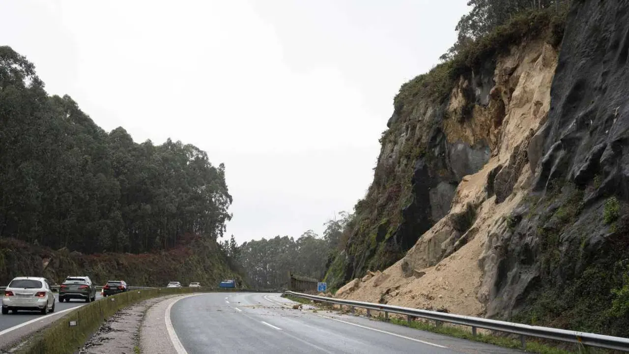 Corte da autopista  AG-57 este 10 de febreiro. (Foto: Adri&aacute;n Irago / Europa Press)