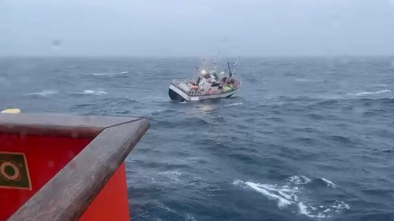 O buque 'Itoiz' &aacute; deriva fronte ao Cabo Ortegal. (Foto: Europa Press)