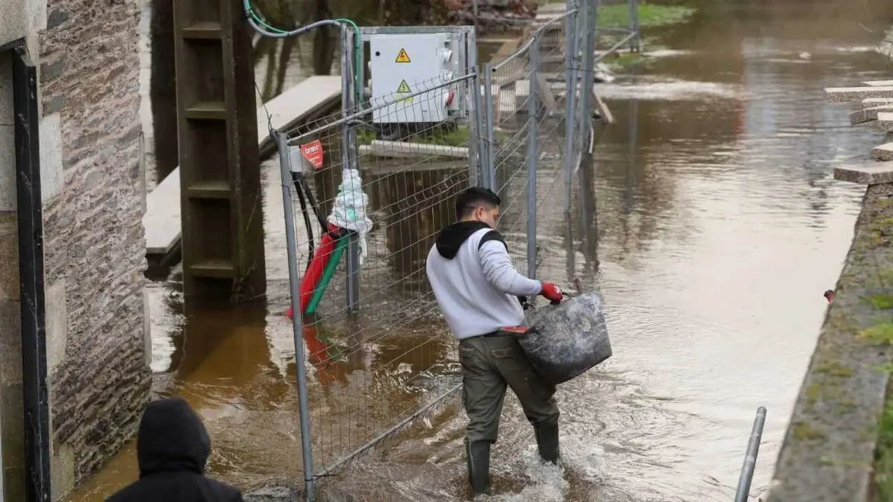 Desbordamento do r&iacute;o Mi&ntilde;o ao seu paso por Begonte, o pasado 26 de xaneiro. (Foto: Carlos Castro / Europa Press)