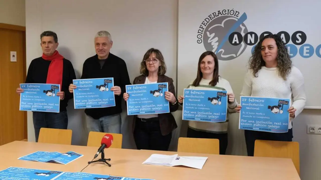 Manuel Rei, Bieito Lobeira, Isabel Calvete, Laura Arroxo e Iris Cordeiro, este 13 de febreiro. (Foto: Arxina)