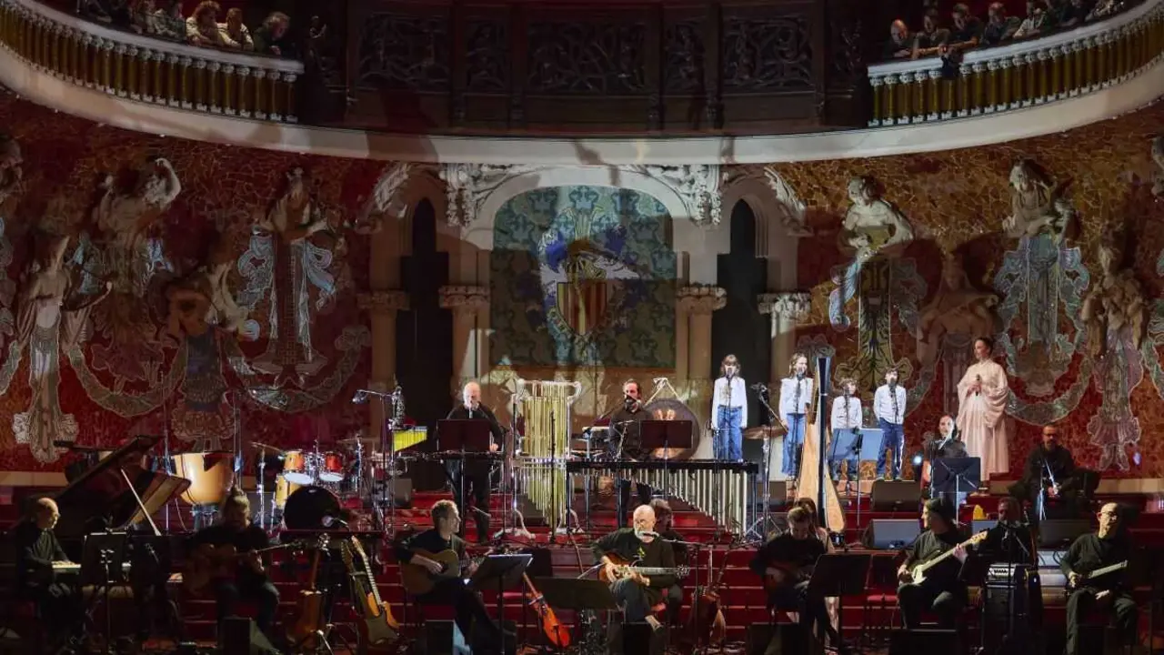 Rosa Cedr&oacute;n xunto &aacute; orquestra Opus One, no Palau da M&uacute;sica, en Barcelona (Catalunya), este 13 de febreiro, interpretando 'Ommadawn', de Mike Oldfield. (Foto: Santi Puig)