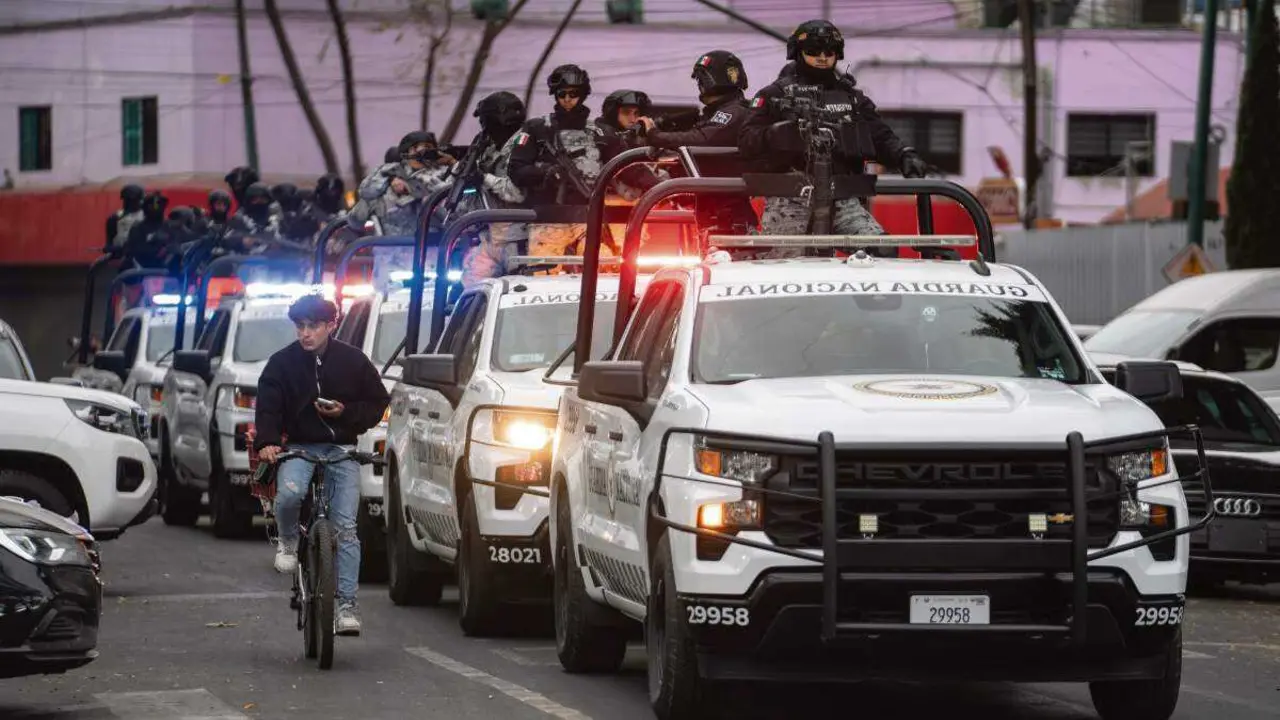 Efectivos despregados da Garda Nacional mexicana, onte na Cidade de M&eacute;xico. (Foto: F&eacute;lix M&aacute;rquez / DPA)