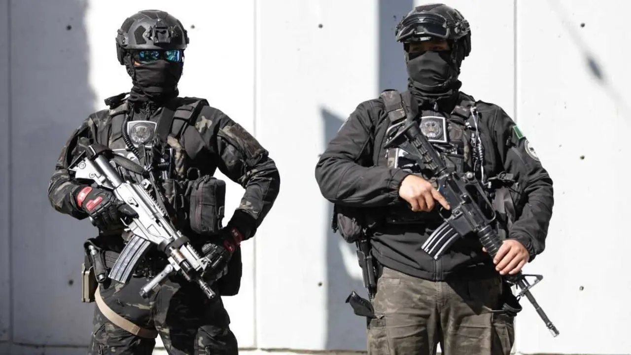 Dous membros da Garda Nacional mexicana, esta segunda feira 23 de febreiro. (Foto: Europa Press / Contacto / Fu Langxisike)