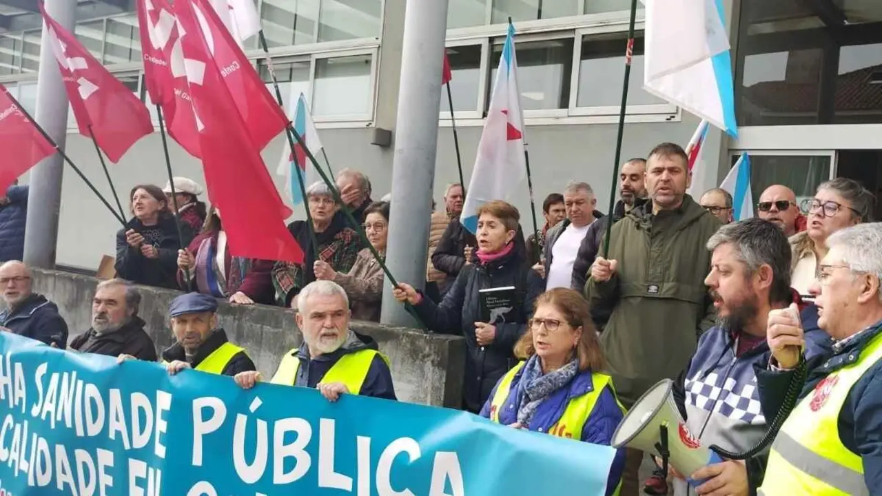 Manifestaci&oacute;n do colectivo de pensionistas da CIG en Santiago. (Foto: N&oacute;s Diario)