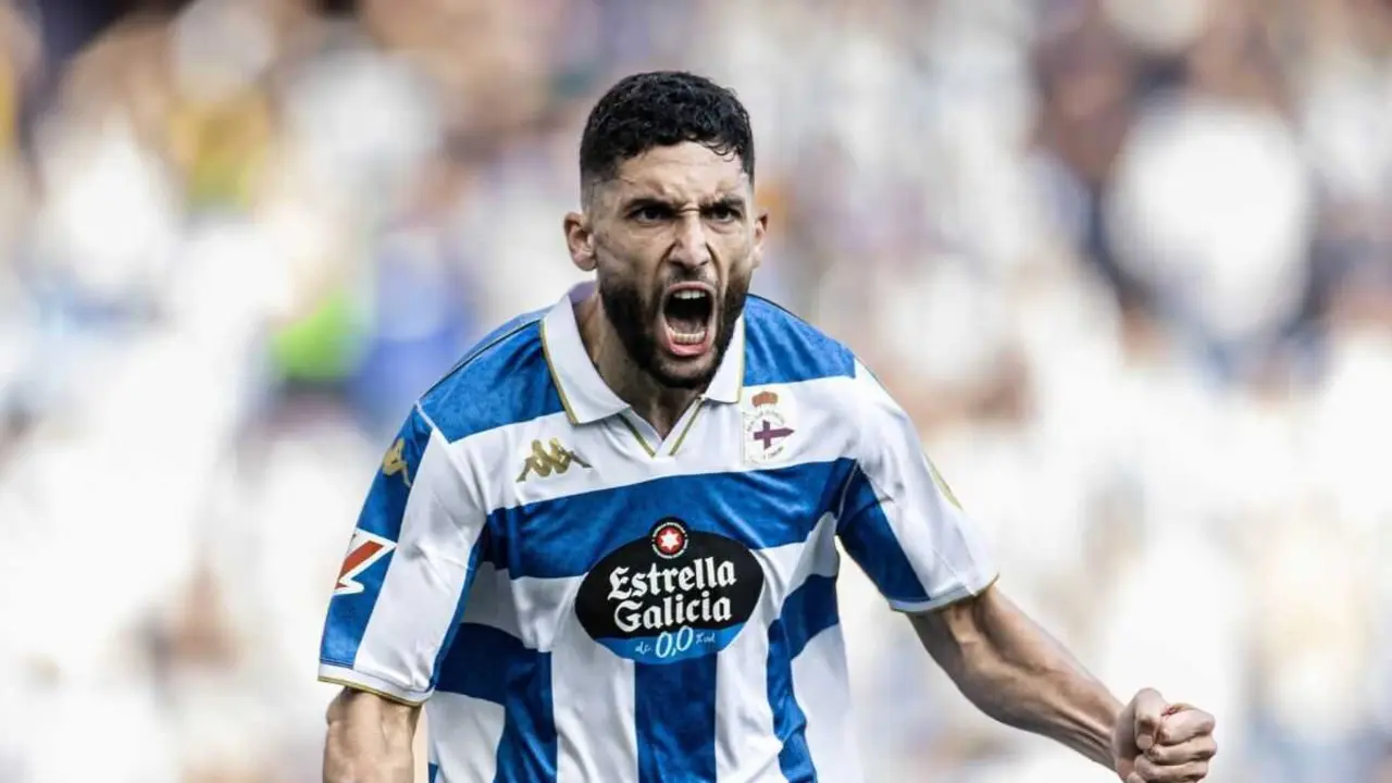 Zakaria Eddachouri dianteiro do Deportivo da Coru&ntilde;a celebrando o gol ante o Eibar o pasado s&aacute;bado en Riazor. (Fuente: RC Deportivo)