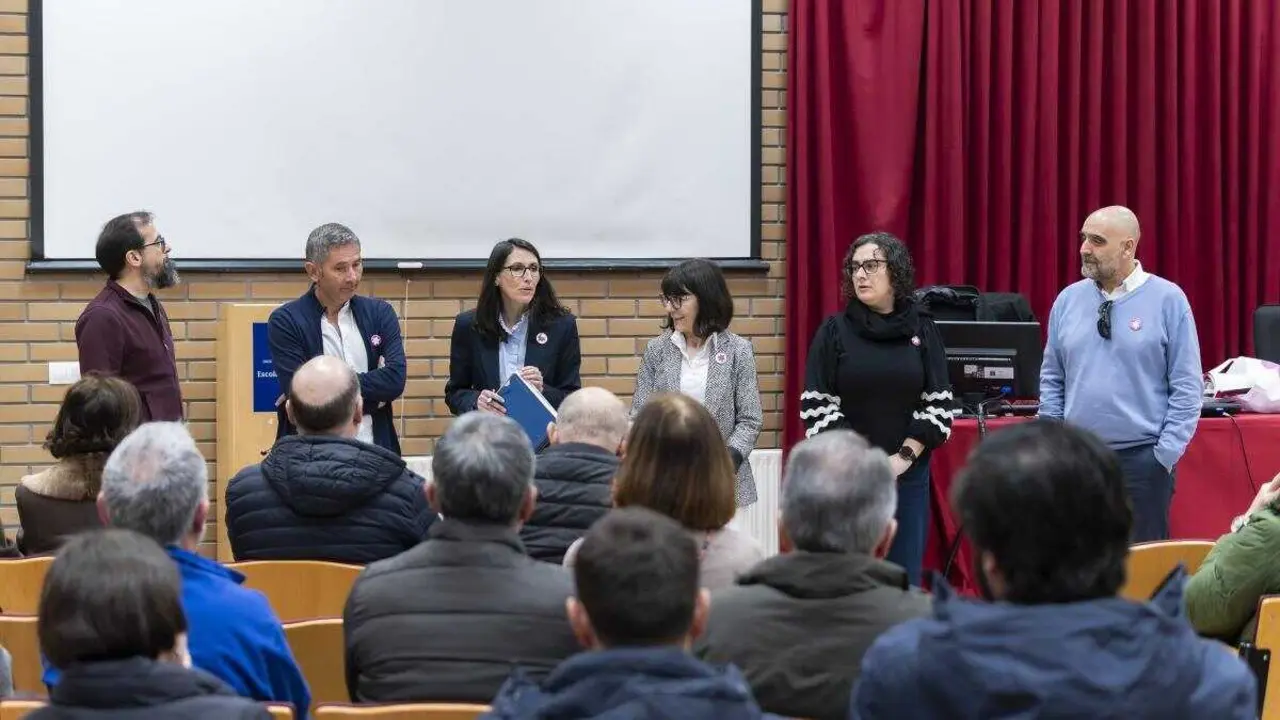 A candidata &aacute;s elecci&oacute;ns a reitora, Rosa Crujeiras, no acto de apertura da campa&ntilde;a electoral da segunda volta. (Fuente: N&oacute;s Diario)