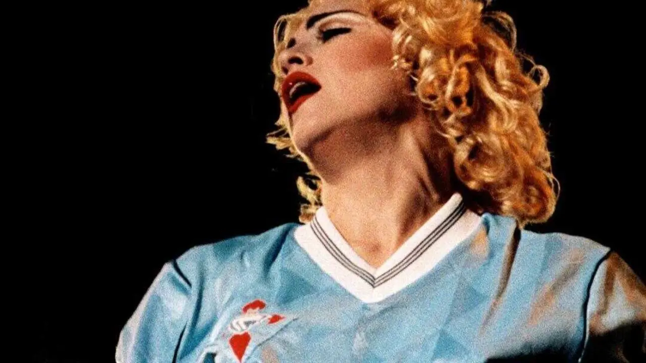 Madonna coa camiseta do Celta de Vigo no seu concerto na cidade en 1990 (Fuente: RC Celta)