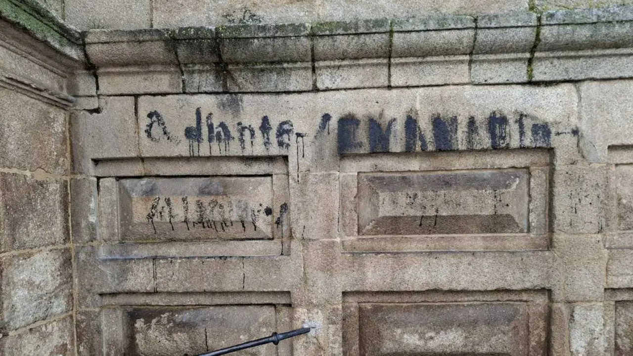 Pintada de &lsquo;Adiante Seminario&rsquo;. (Foto: N&oacute;s Diario)
