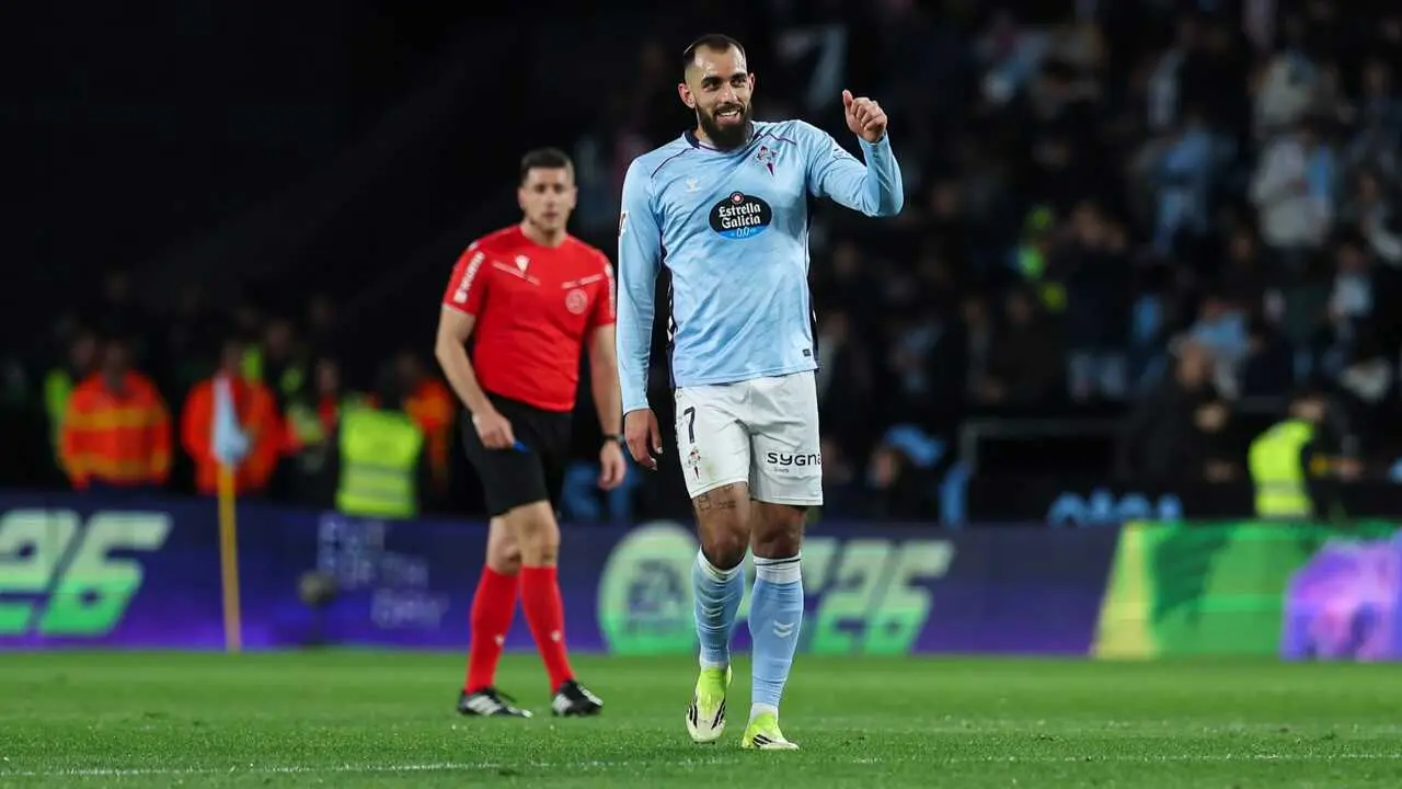 Borja Iglesias durante o partido do Celta contra o Real Madrid en Bala&iacute;dos. (Foto: AFP7 / Europa Press)