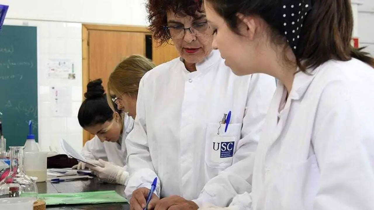 Desenvolvemento dunha clase na USC. (Foto: Santi Alvite / USC)