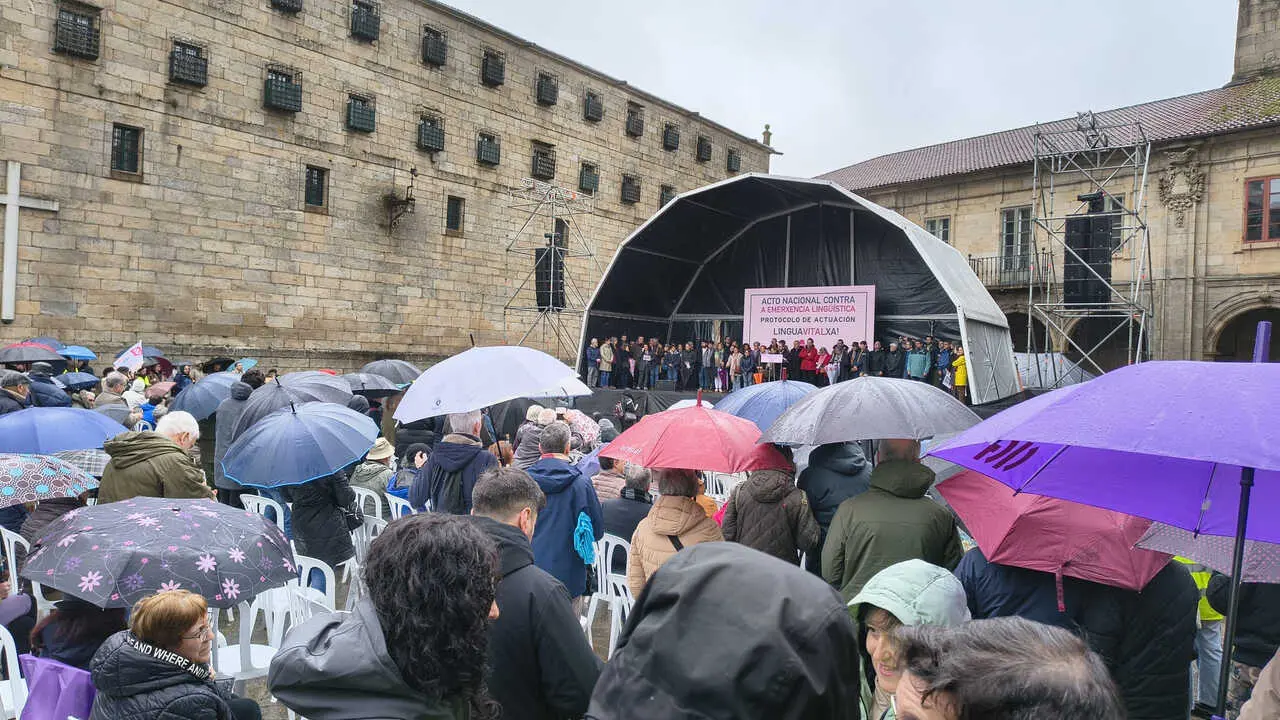 Asemblea na praza da Quintana. (Foto: N&oacute;s Diario)