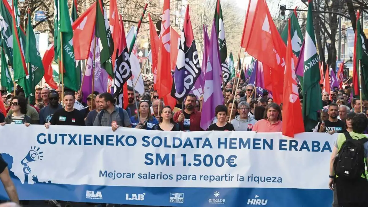 Manifestaci&oacute;n en Bilbo (Euskadi), esta terza feira no marco da folga xeral. (Foto: David de Haro / Europa Press)