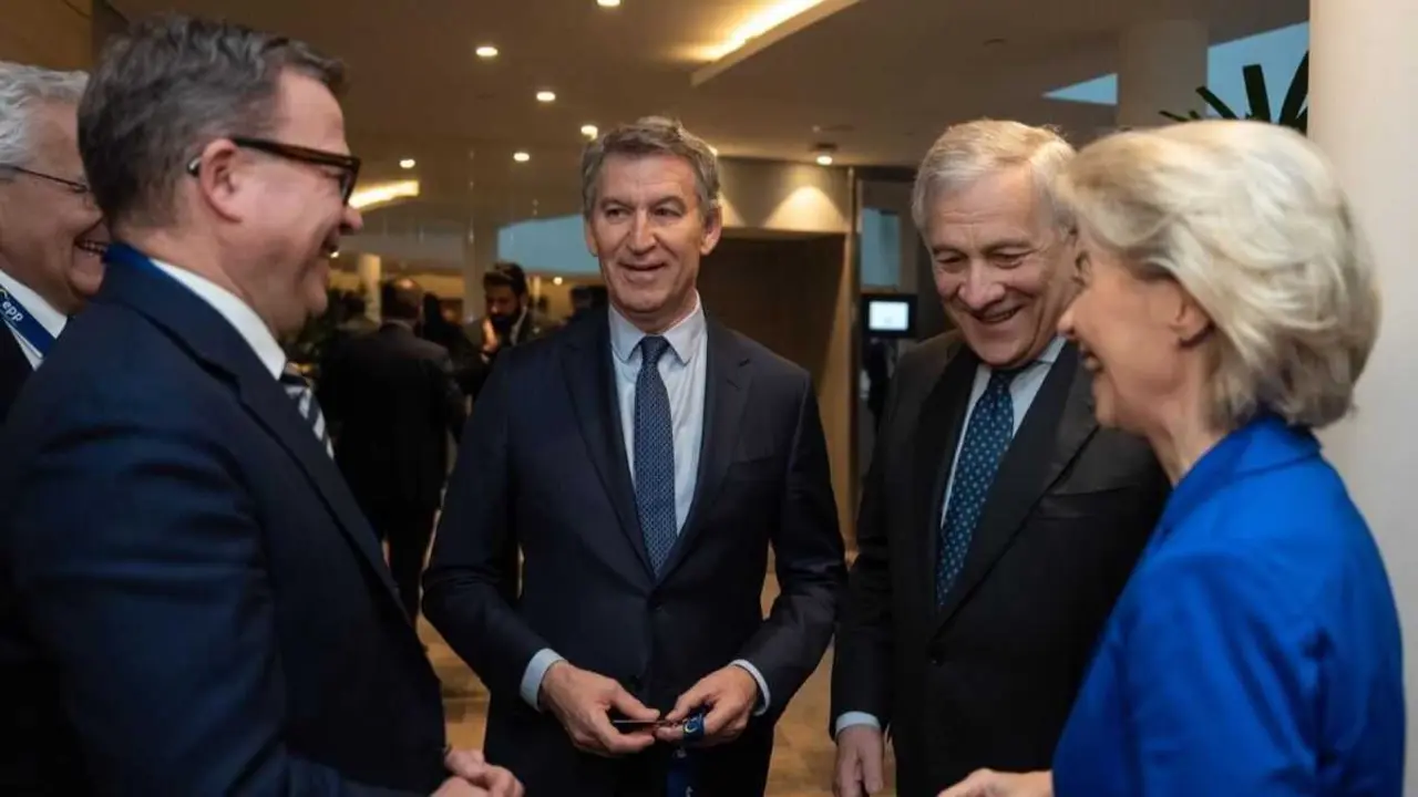 Feixoo en Bruxelas coa presidenta da Comisi&oacute;n Europea. (Foto: Diego Puerta)