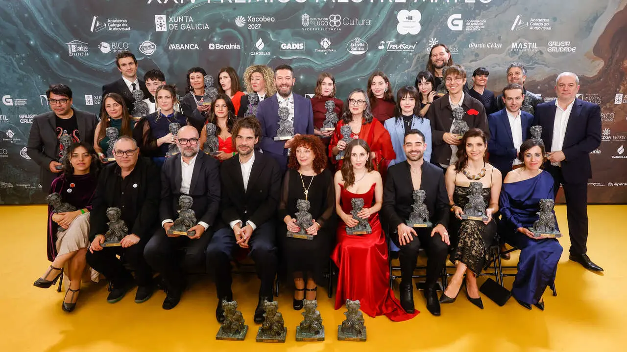 Foto de familia das persoas premiadas nos Mestre Mateo. (Foto: Academia Galega do Audiovisual)