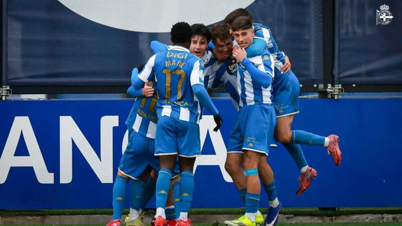 Xogadores do Fabril celebrando un gol. (Foto: RC Deportivo)