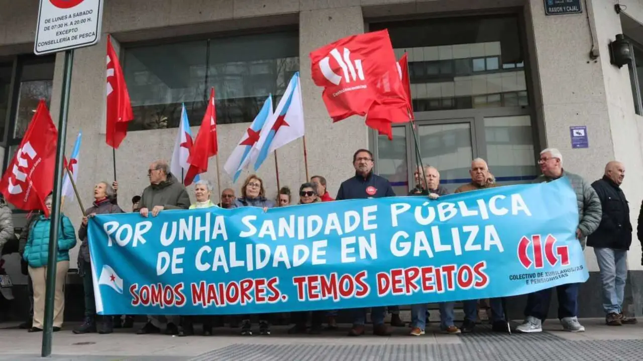 Concentraci&oacute;n do colectivo de persoas xubiladas e pensionistas da CIG na Coru&ntilde;a, este 25 de marzo. (Foto: N&oacute;s Diario)