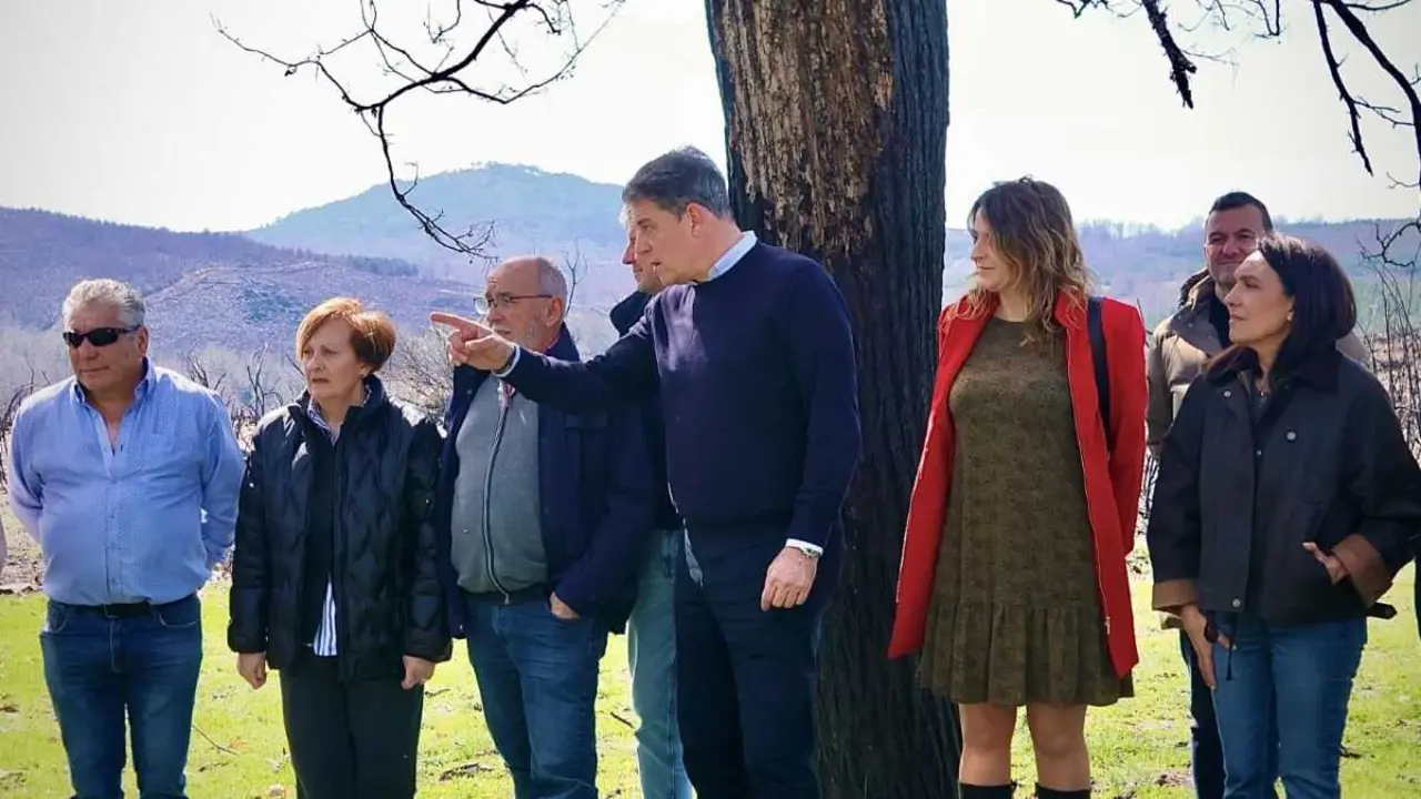 Besteiro, no centro, con representantes do PSdeG, na Gudi&ntilde;a (comarca de Viana), este 26 de marzo. (Foto: N&oacute;s Diario)