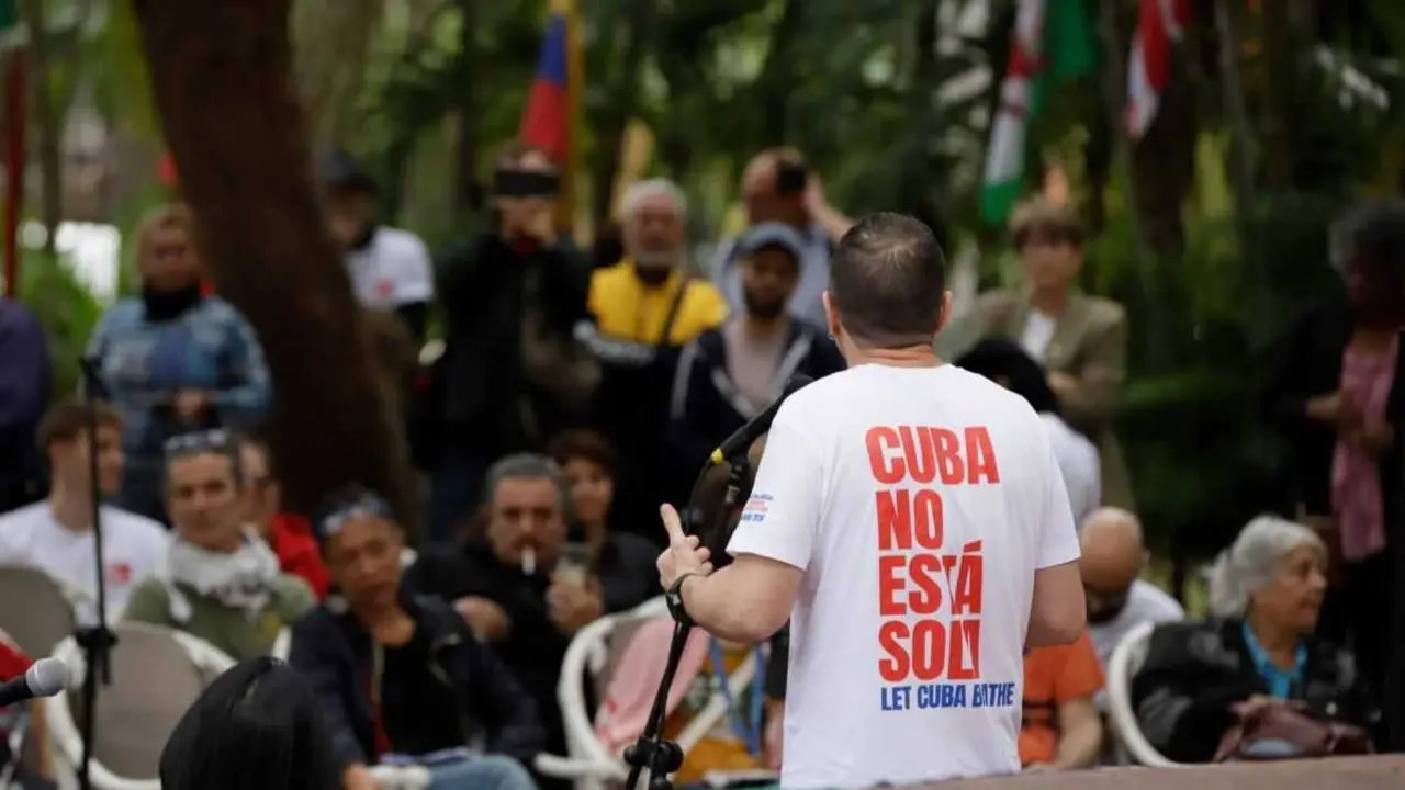 Unha representaci&oacute;n dos grupos solidarios do convoi "A nosa Am&eacute;rica" &aacute; s&uacute;a chegada a Cuba o 18 de marzo. (Foto: Presidencia de Cuba)