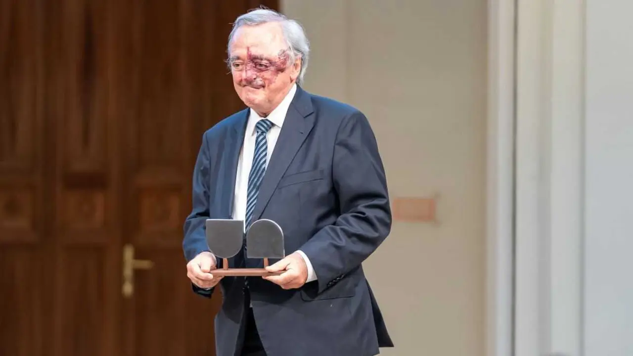 O onc&oacute;logo Mariano Barbacid, en xu&ntilde;o de 2025, recolle o Premio Valor Engadido &aacute; Ciencia e Investigaci&oacute;n. (Foto: Fundaci&oacute;n Transforma / Europa Press)