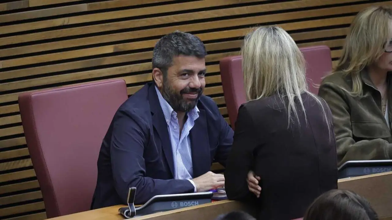 O deputado do PP, Carlos Maz&oacute;n, esta terza feira 31 de marzo nas Corts Valencianes. (Foto: Jos&eacute; Cu&eacute;llar / Corts Valencianes)