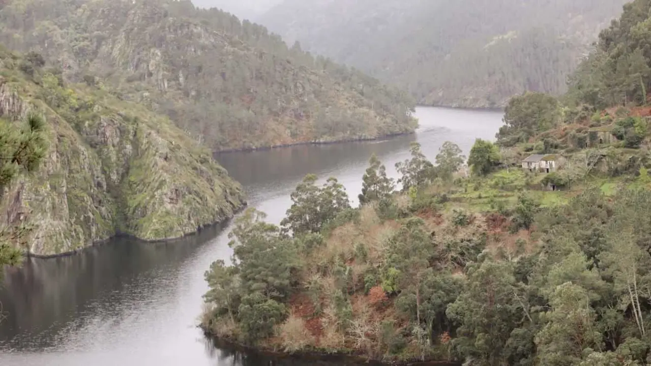 R&iacute;o Mi&ntilde;o, na aldea de San Xiao, en Carballedo. (Foto: Carlos Catro / Europa Press)