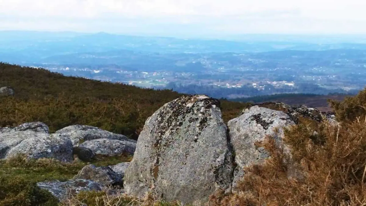 T&uacute;mulos dos Seixos Brancos, no Monte Cabalar, na fregues&iacute;a de Nigoi (A Estrada, Tabeir&oacute;s-Terra de Montes). (Foto: Gonzalo Constenla Bergueiro)