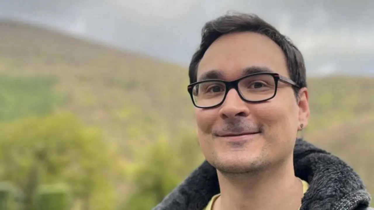 O escritor navarro Mikel Guerendiain, autor da obra de ficci&oacute;n baseada na evasi&oacute;n de San Kristobal, en Iru&ntilde;a, Nafarroa. (Foto: N&oacute;s Diario)