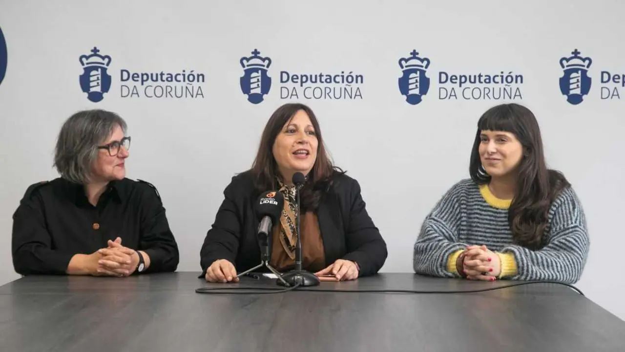 Patricia de Lorenzo, Natividade Gonz&aacute;lez e Carme Gir&aacute;ldez, na presentaci&oacute;n da Rede Cultural. (Foto: Deputaci&oacute;n da Coru&ntilde;a)