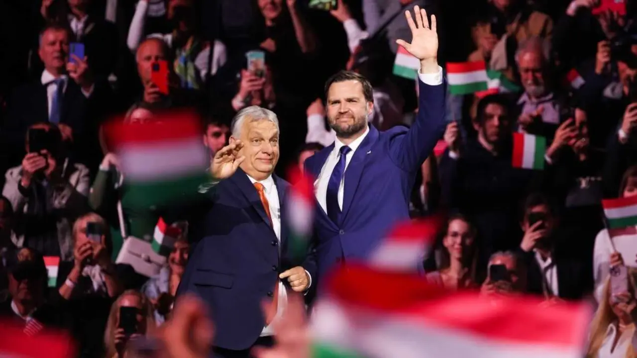 Viktor Orb&aacute;n e James David Vance, esta semana en Budapest. (Foto: Beata Zawrzel / ZUMA Press Wire / DPA)