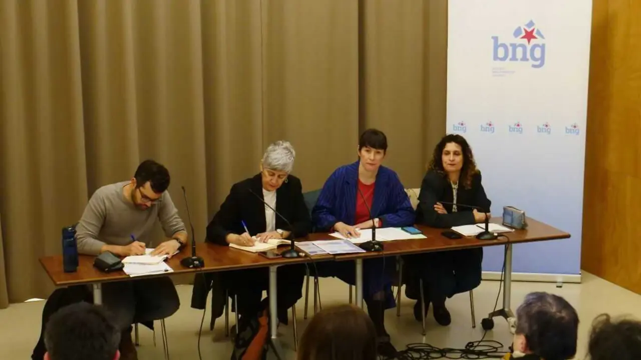 David Soto, Mercedes Queixas, Ana Pont&oacute;n e Avia Veira, na Coru&ntilde;a, esta terza feira. (Foto: N&oacute;s Diario)