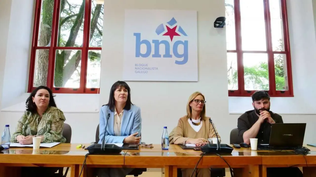 Saleta Chao, Ana Pont&oacute;n, Mar&iacute;a Jos&eacute; Pi&ntilde;eiro e Andr&eacute;s Quinti&aacute;, esta quinta feira. (Foto: N&oacute;s Diario)