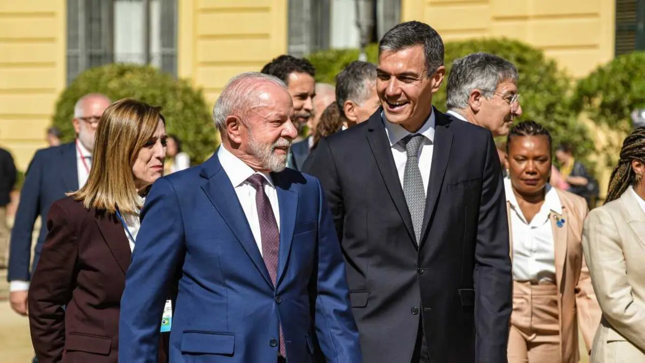 Luiz In&aacute;cio Lula da Silva e Pedro S&aacute;nchez, esta sexta feira 17 de abril en Barcelona. (Foto: Alberto Paredes / Europa Press)