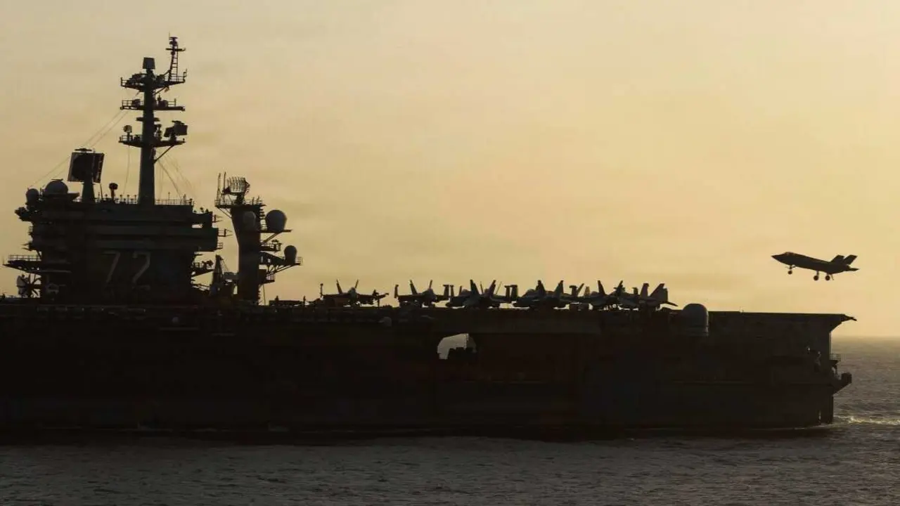 O portaavi&oacute;ns 'USS Abraham Lincoln' participa no bloqueo dos Estados Unidos aos buques que entran ou saen dos portos iranianos. (Foto: US Navy / Zuma Press / Europa Press / Contacto Photo)