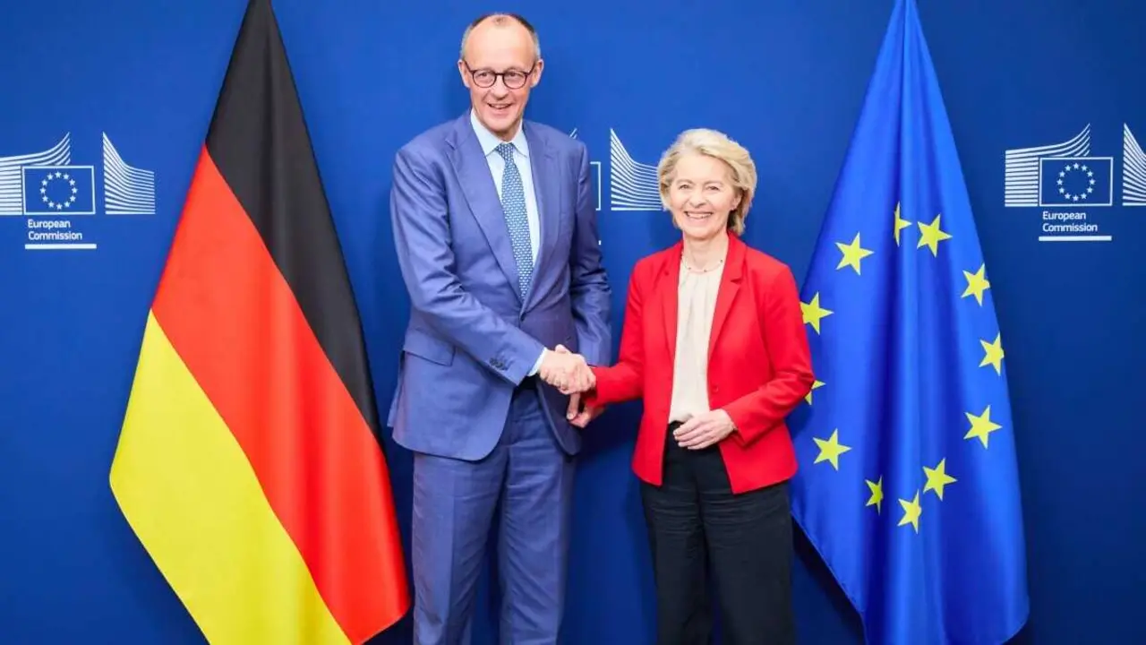 O chanceler alem&aacute;n, Fiedrich Merz, e a presidenta da Comisi&oacute;n Europea, Ursula von der Leyen, esta cuarta feira 22 de abril. (Foto: Dati Bendo / European Commission / DPA)