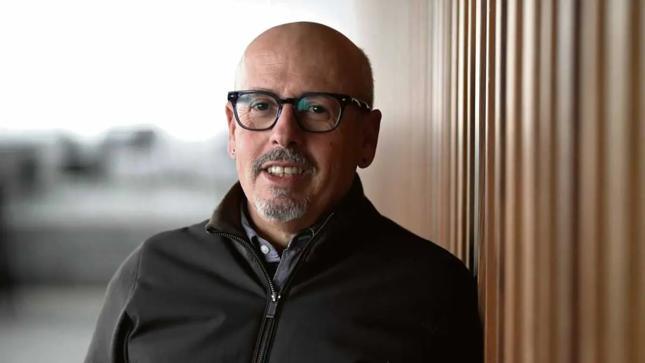 O escritor, xestor cultural, docente e tam&eacute;n adestrador de f&uacute;tbol, Pere Tobaruela.  (Foto: RAG)