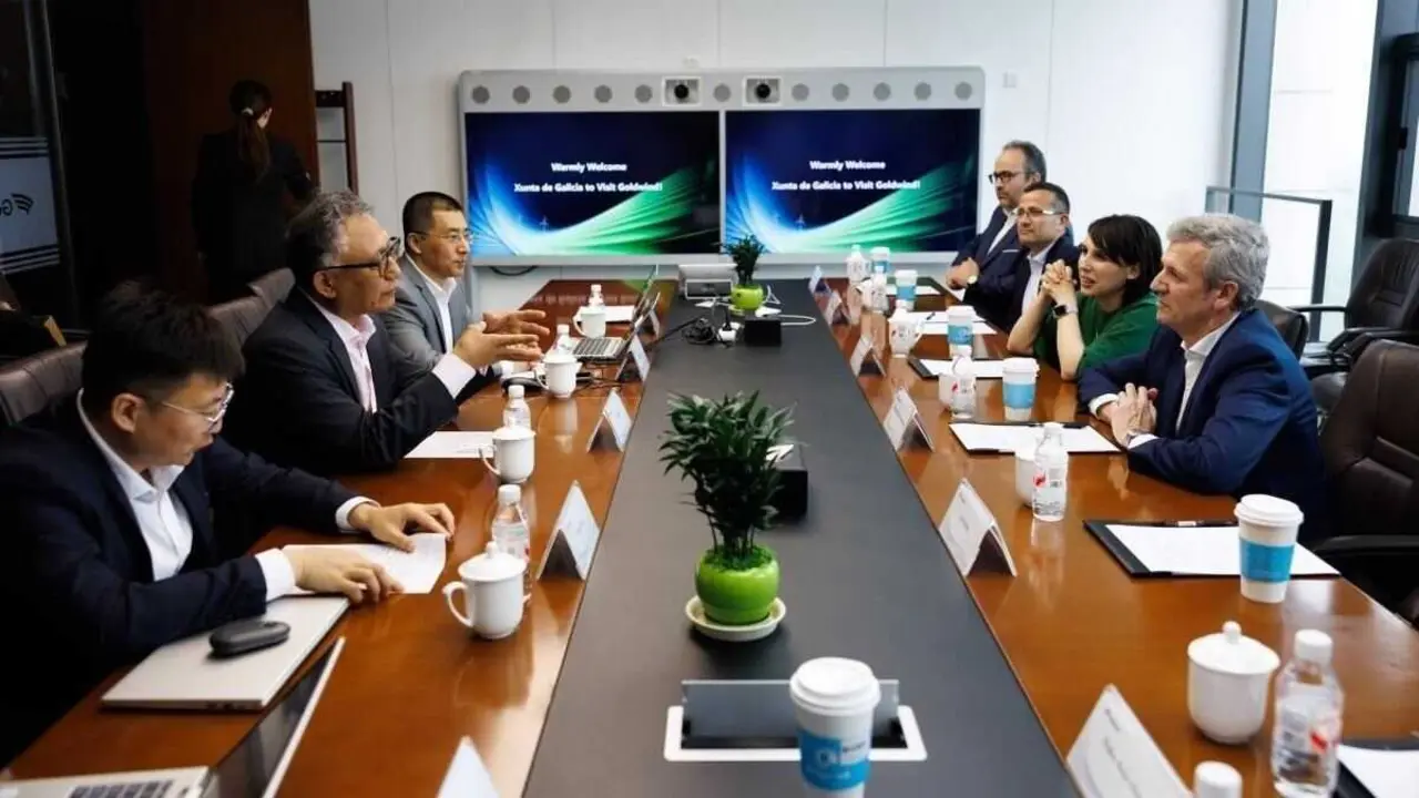 Rueda explora en China v&iacute;as de colaboracion coa multinacional Goldwind (Foto Xunta da Galiza)
