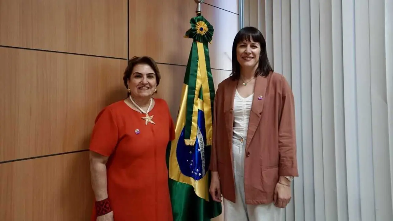 Ana Pont&oacute;n  xunto coa ministra brasileira M&aacute;rcia Lopes. (Foto: N&oacute;s Diario)