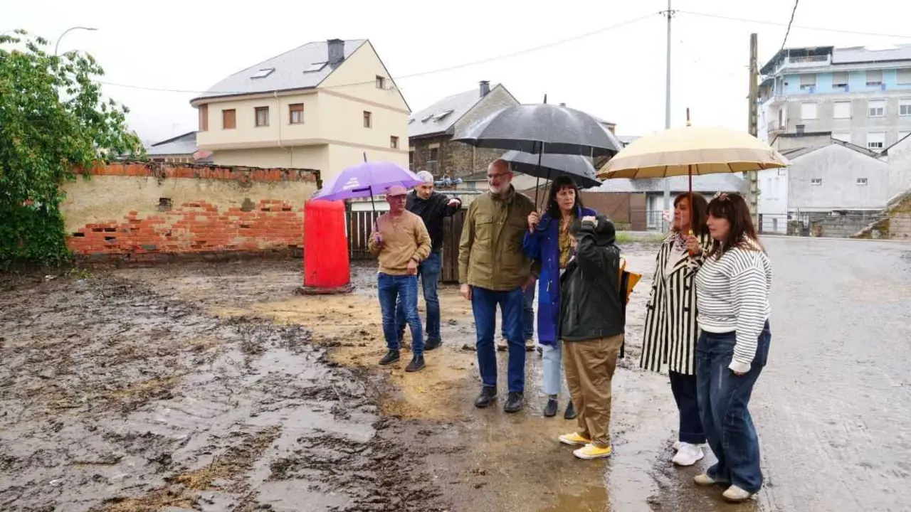 ern&aacute;ndez e Pont&oacute;n (no centro) e Albert (&aacute; dereita), este 29 de abril na R&uacute;a. (Foto: N&oacute;s Diario)