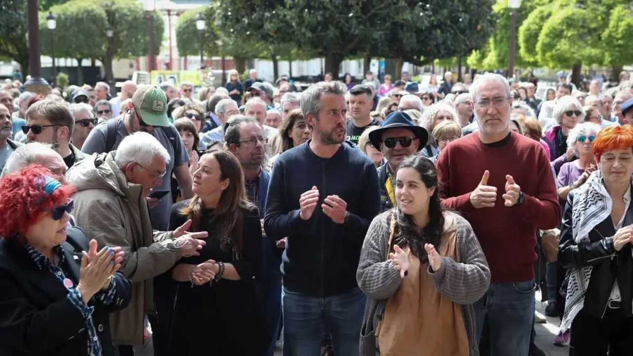 Cristina L&oacute;pez, Rub&eacute;n Arroxo, Iria Buide, Alexandre Penas e Maite Ferreiro, esta quinta feira. (Foto: Carlos Castro / Europa Press)