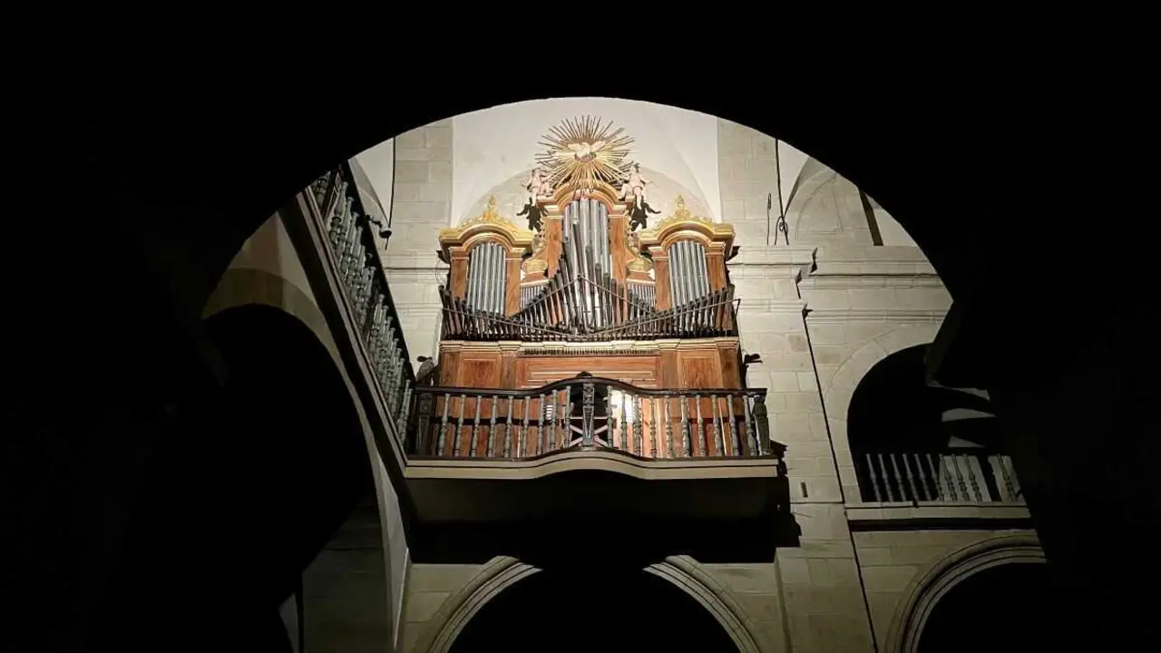&Oacute;rgano da Igrexa da Universidade de Compostela, de 1802. (Foto: Bel&eacute;n Bermejo)