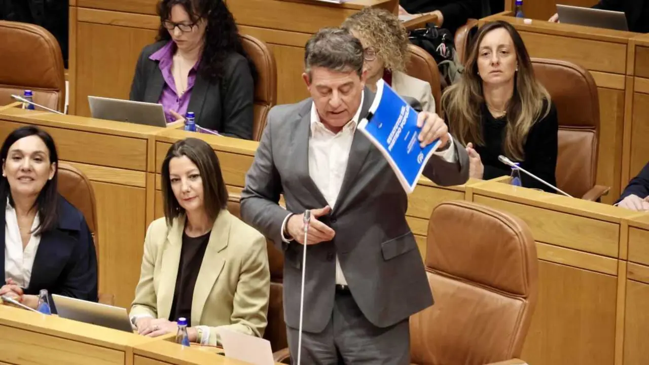 Jos&eacute; Ram&oacute;n G&oacute;mez Besteiro, no Parlamento galego, esta terza feira. (Foto: N&oacute;s Diario)